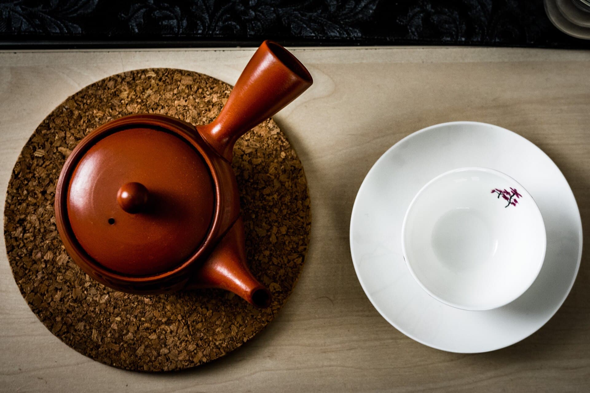 A quiet still life with tea cups and soft daylight, evoking rest and reflection.